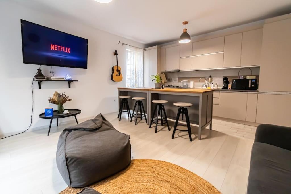 Arte - 2 Bedroom Apartment Near Coresi Mall With Free Parking Braşov Exteriör bild