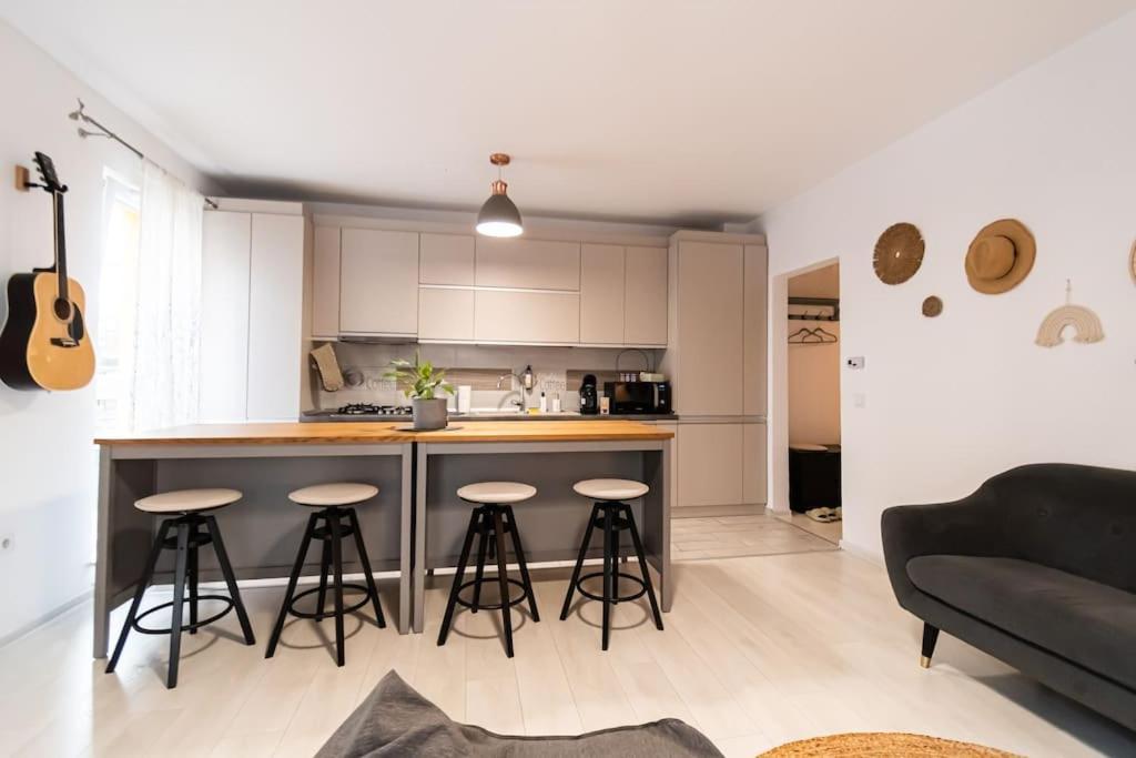 Arte - 2 Bedroom Apartment Near Coresi Mall With Free Parking Braşov Exteriör bild