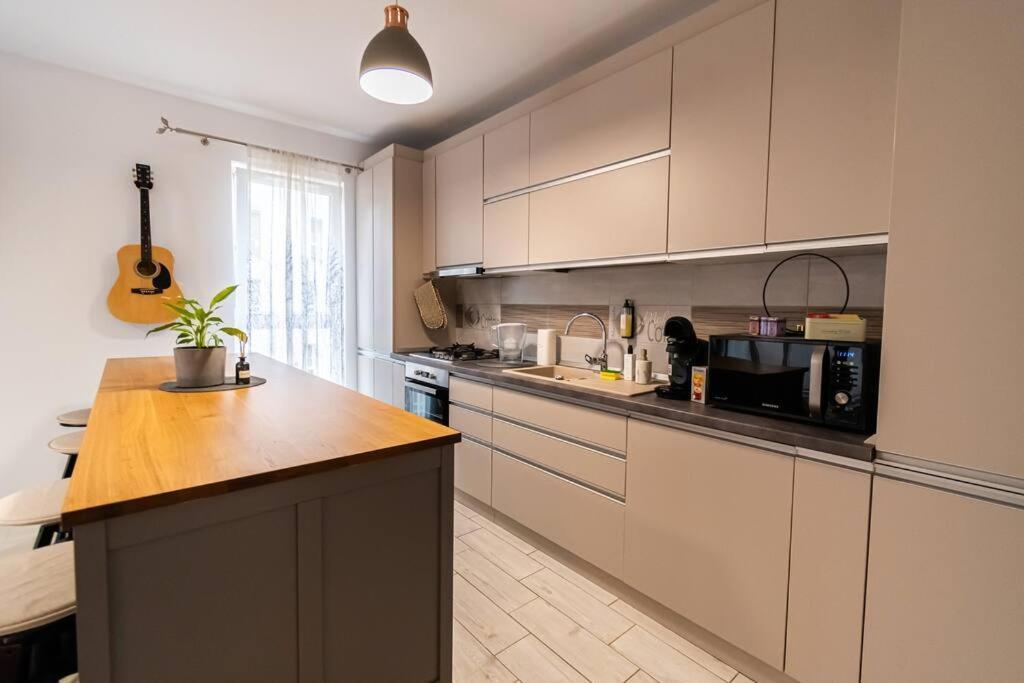 Arte - 2 Bedroom Apartment Near Coresi Mall With Free Parking Braşov Exteriör bild