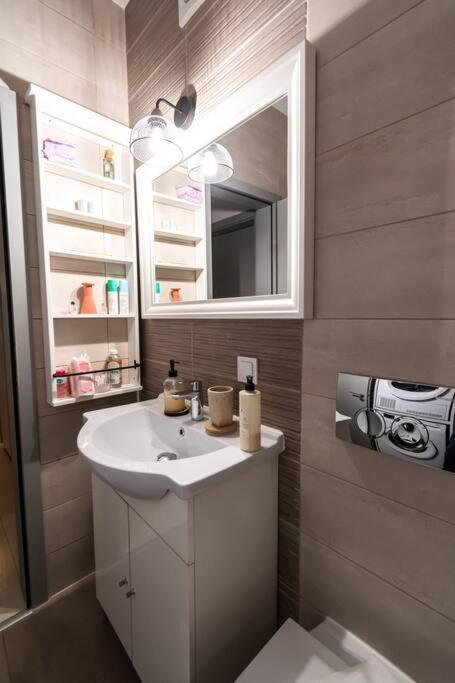 Arte - 2 Bedroom Apartment Near Coresi Mall With Free Parking Braşov Exteriör bild