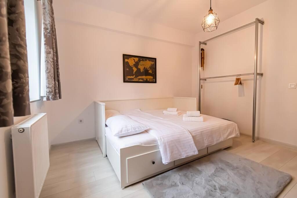 Arte - 2 Bedroom Apartment Near Coresi Mall With Free Parking Braşov Exteriör bild